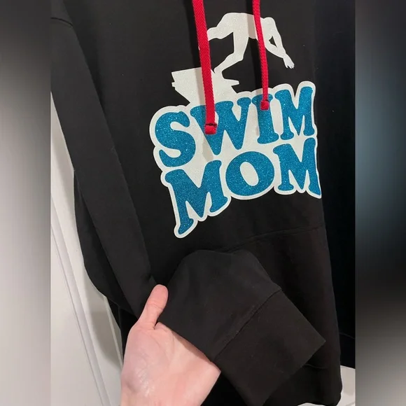 Swim Mom Oversized SzL Lightweight Hoodie Black W/Red & Blue Glitter Bling - Picture 4 of 6